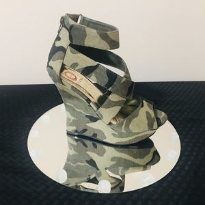 Camouflage Wedges